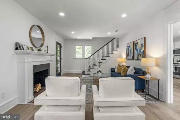 22 E MARSHALL RD, Lansdowne, PA 19050