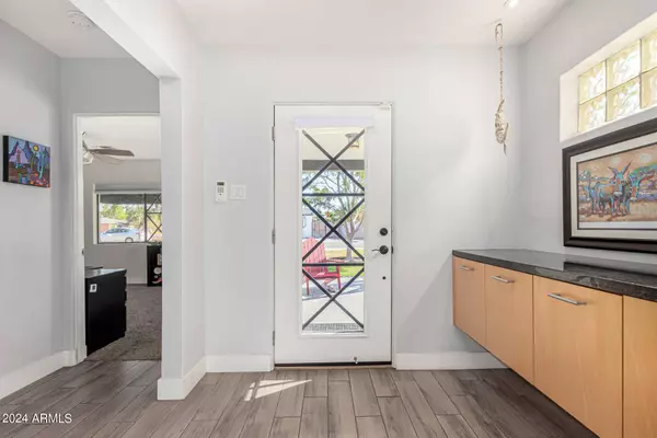 808 W AVALON Drive, Phoenix, AZ 85013