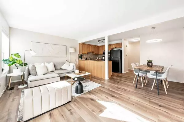 124 Everstone PL SW, Calgary, AB T2Y4H8