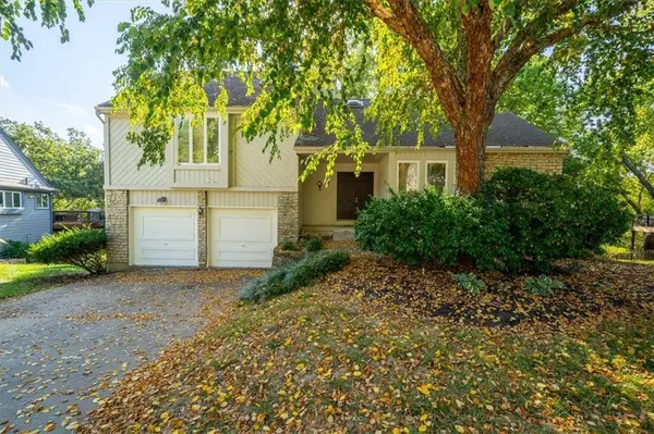 8029 Hallet ST, Lenexa, KS 66215