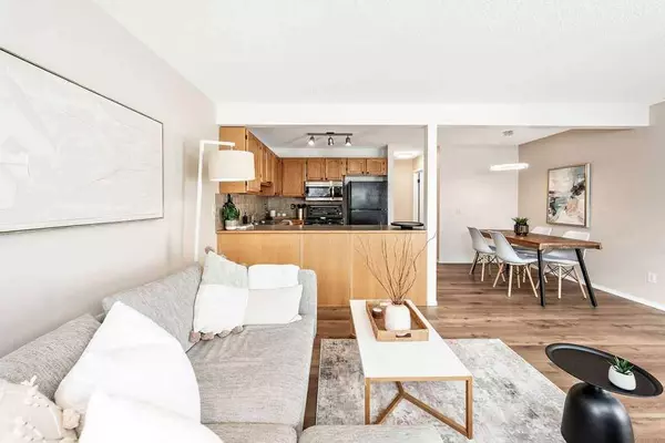 124 Everstone PL SW, Calgary, AB T2Y4H8