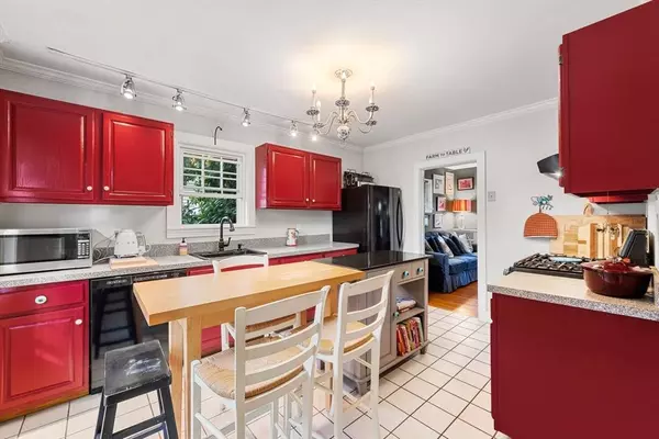 94 Lyman Rd, North Andover, MA 01845