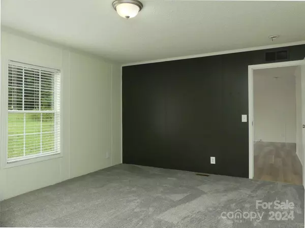 63 Tar Heel LN, Columbus, NC 2872