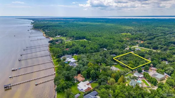 1708 Floresta Cir, Milton, FL 32583