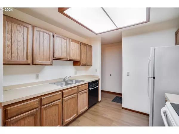 9776 SW TUALATIN RD, Tualatin, OR 97062