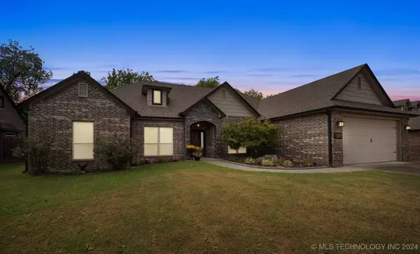 8355 Overlook TRL, Claremore, OK 74019