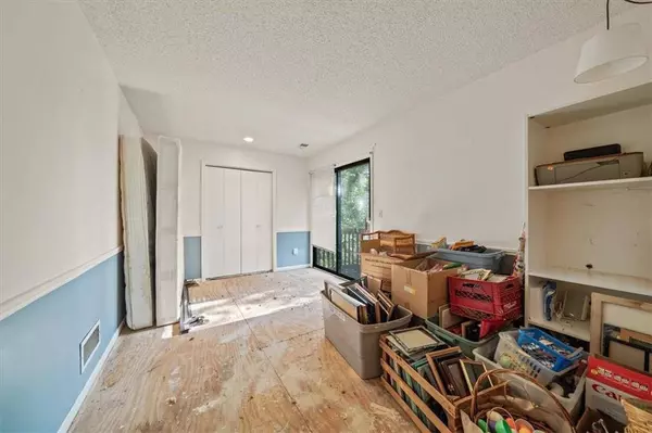 8029 Hallet ST, Lenexa, KS 66215