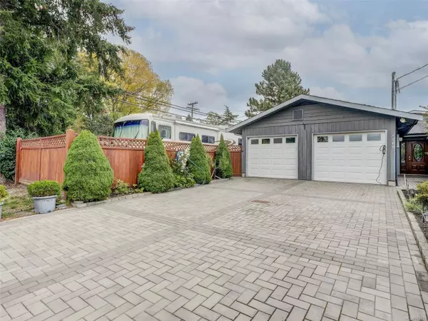 4269 Grange Rd, Saanich, BC V8Z 4V9