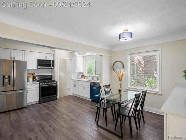 12931 ROSEMARY Boulevard, Oak Park, MI 48237