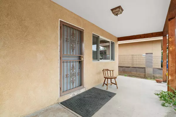 2716 ALISO DR NE, Albuquerque, NM 87110