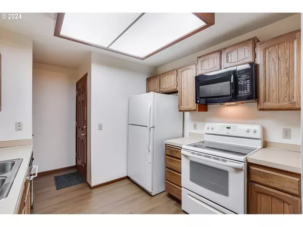 9776 SW TUALATIN RD, Tualatin, OR 97062