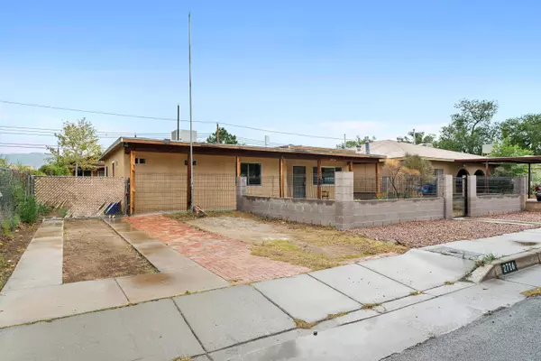2716 ALISO DR NE, Albuquerque, NM 87110