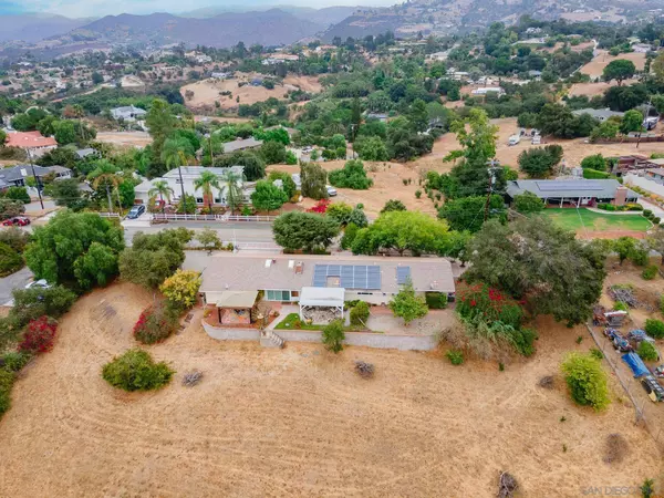 1032 Riverview Dr, Fallbrook, CA 92028