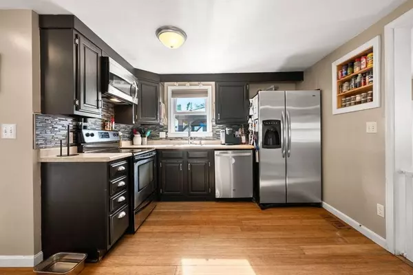 11 Wilbert Ave, Groveland, MA 01834