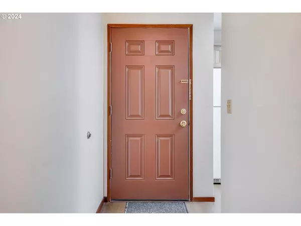 9776 SW TUALATIN RD, Tualatin, OR 97062