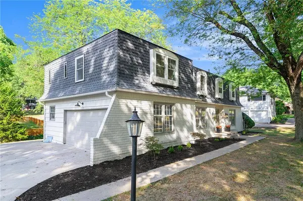 1000 W 114th TER, Kansas City, MO 64114