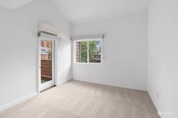 11504 NE 128th St #5, Kirkland, WA 98034