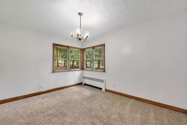 5 Gordon Street, Simsbury, CT 06070