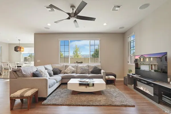 2176 Karen PL, Rohnert Park, CA 94928