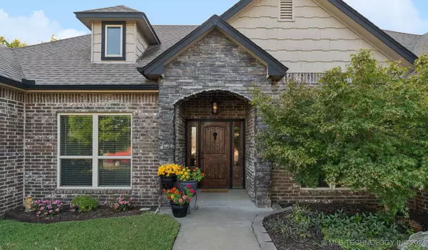 8355 Overlook TRL, Claremore, OK 74019