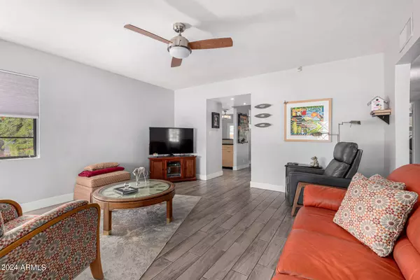 808 W AVALON Drive, Phoenix, AZ 85013