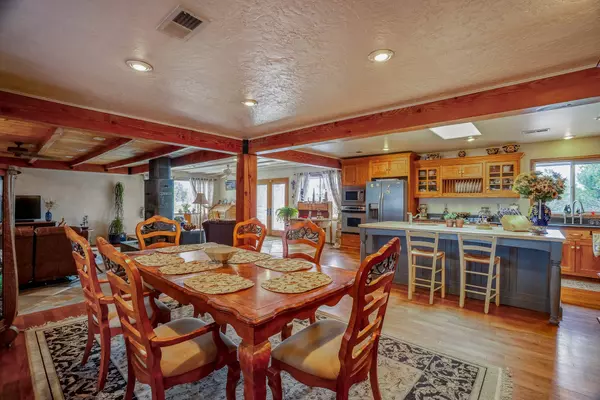 175 Piedra Loop, White Rock, NM 87547