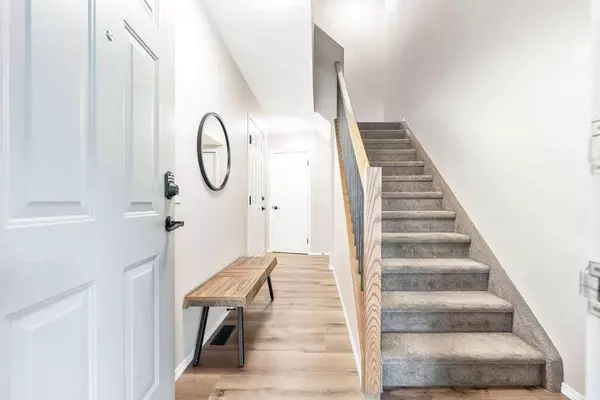 124 Everstone PL SW, Calgary, AB T2Y4H8