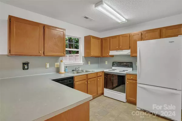 230 Amir CIR, Matthews, NC 28105