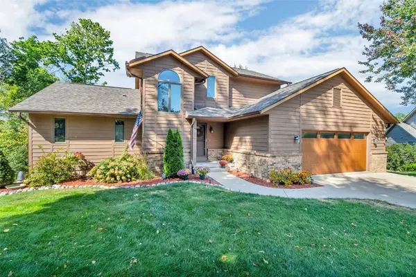 1930 Greentree CT NW, Cedar Rapids, IA 52405