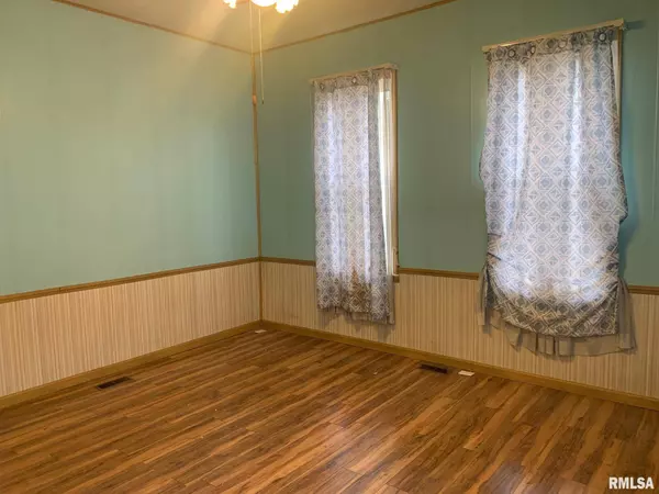 1428 ELM ST, Quincy, IL 62301