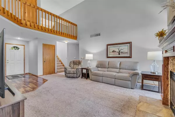 1930 Greentree CT NW, Cedar Rapids, IA 52405