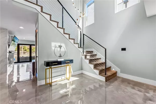 16662 Intrepid LN, Huntington Beach, CA 92649