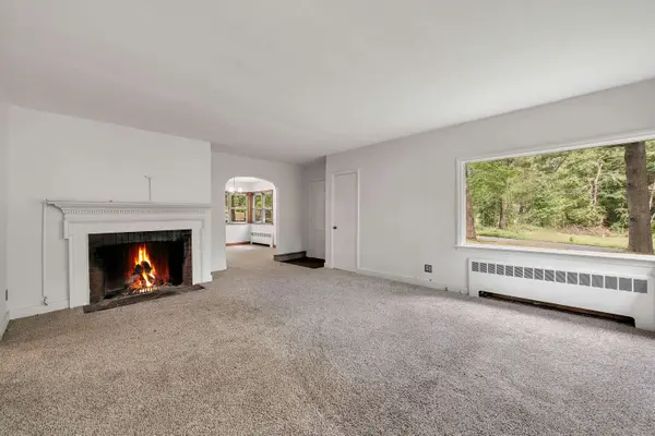 5 Gordon Street, Simsbury, CT 06070