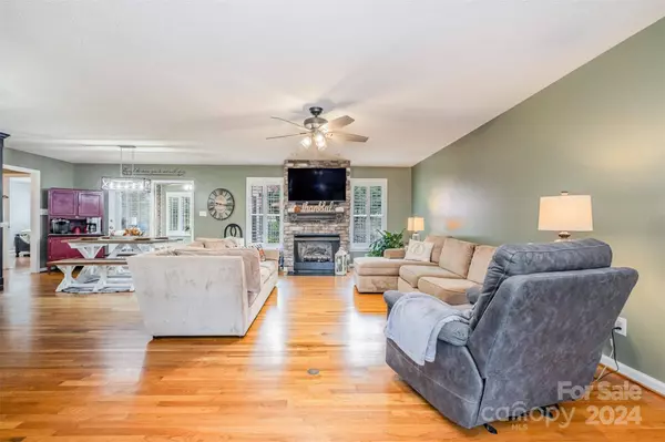 209 Nottingham DR, Maiden, NC 28650