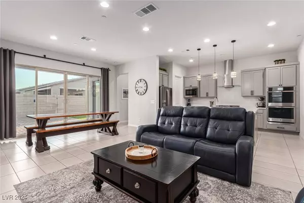 715 Cadence View Way, Henderson, NV 89011