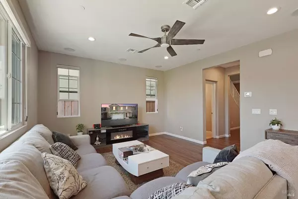 2176 Karen PL, Rohnert Park, CA 94928