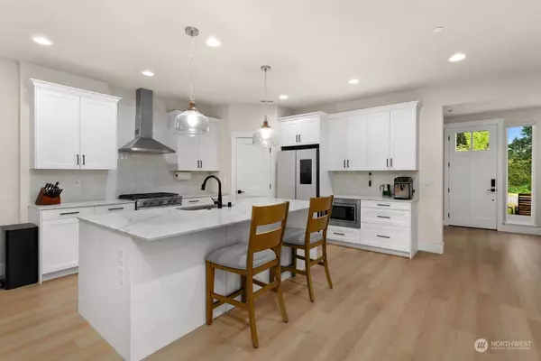 211 B 151st ST SW, Lynnwood, WA 98087