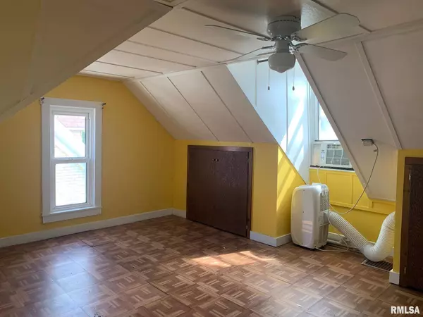 1428 ELM ST, Quincy, IL 62301