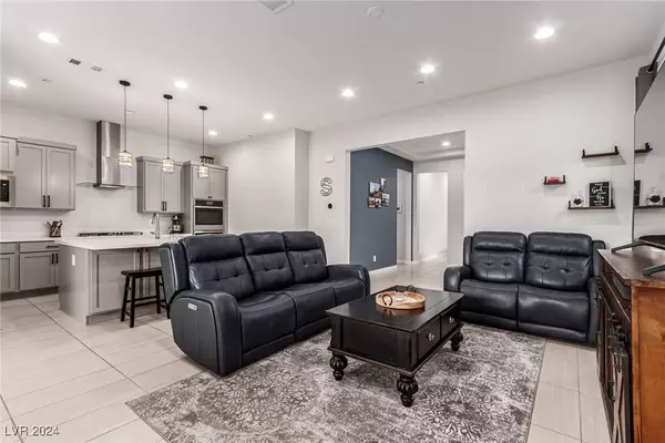 715 Cadence View Way, Henderson, NV 89011