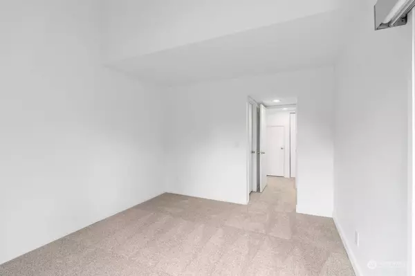 11504 NE 128th St #5, Kirkland, WA 98034