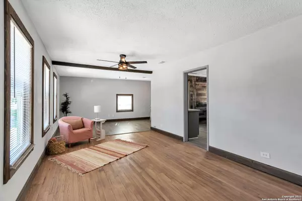 401 AERO AVE, Schertz, TX 78154-1805