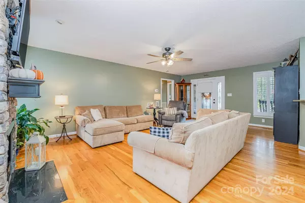 209 Nottingham DR, Maiden, NC 28650