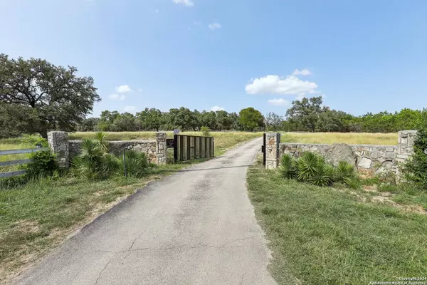 11000 FM 32, Fischer, TX 78623-1814