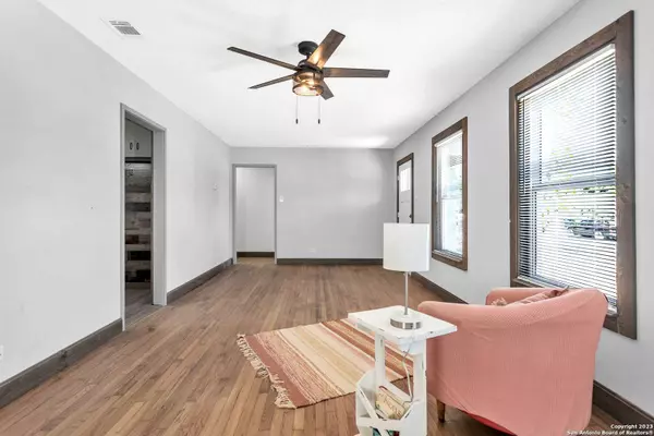 401 AERO AVE, Schertz, TX 78154-1805