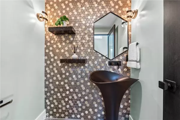 16662 Intrepid LN, Huntington Beach, CA 92649