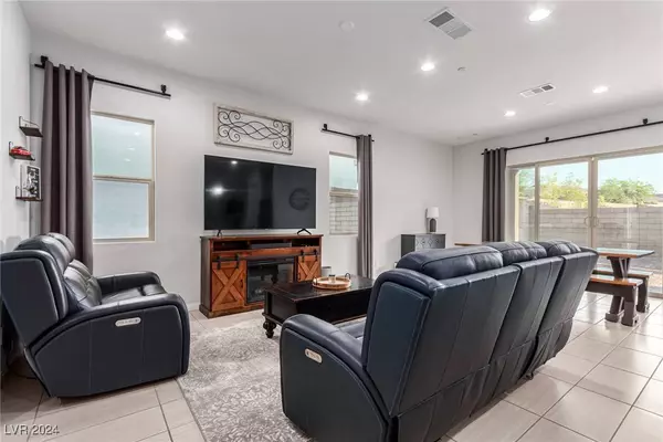 715 Cadence View Way, Henderson, NV 89011