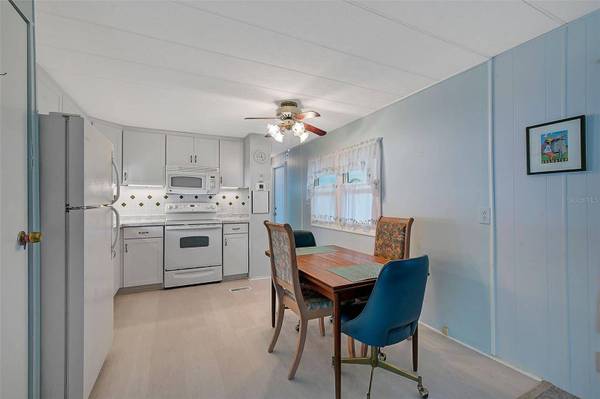 8807 CHEZ VOUS DR, Sarasota, FL 34238