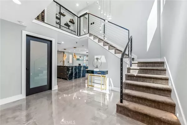 16662 Intrepid LN, Huntington Beach, CA 92649