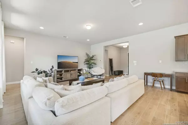 13416 Falls Summit, San Antonio, TX 78245-2060