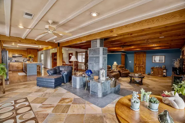 175 Piedra Loop, White Rock, NM 87547